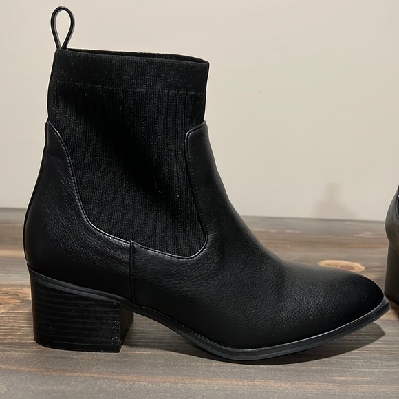 CL by Laundry pointed toe ankle sock heeled booties, black, size 9.5 - Picture 6 of 16